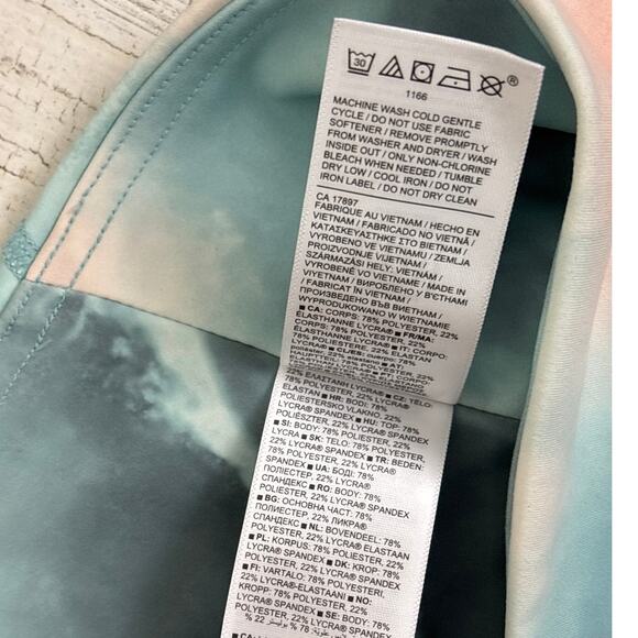 Athleta Women’s Plus 2X Elation 7/8 Printed Blue abstract Workout Leggings NWT - Picture 6 of 6